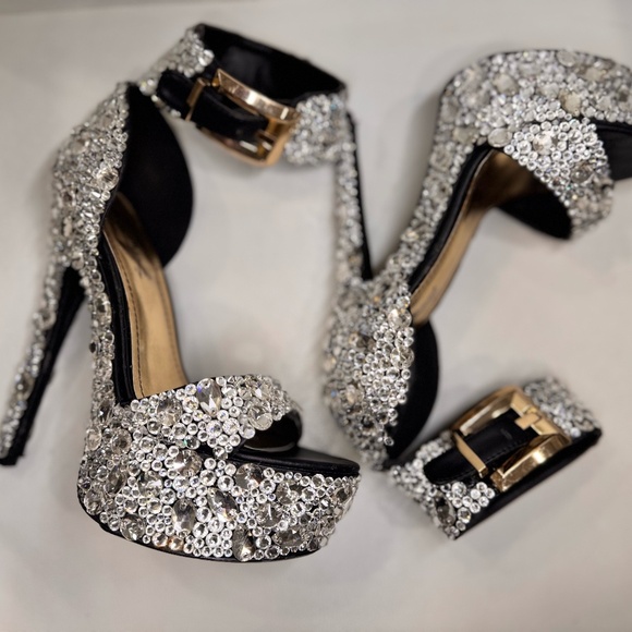 Sparkling Silver Competition Heels – 7” High with 2” Platform & Stunning Shine ✨ - Picture 1 of 8